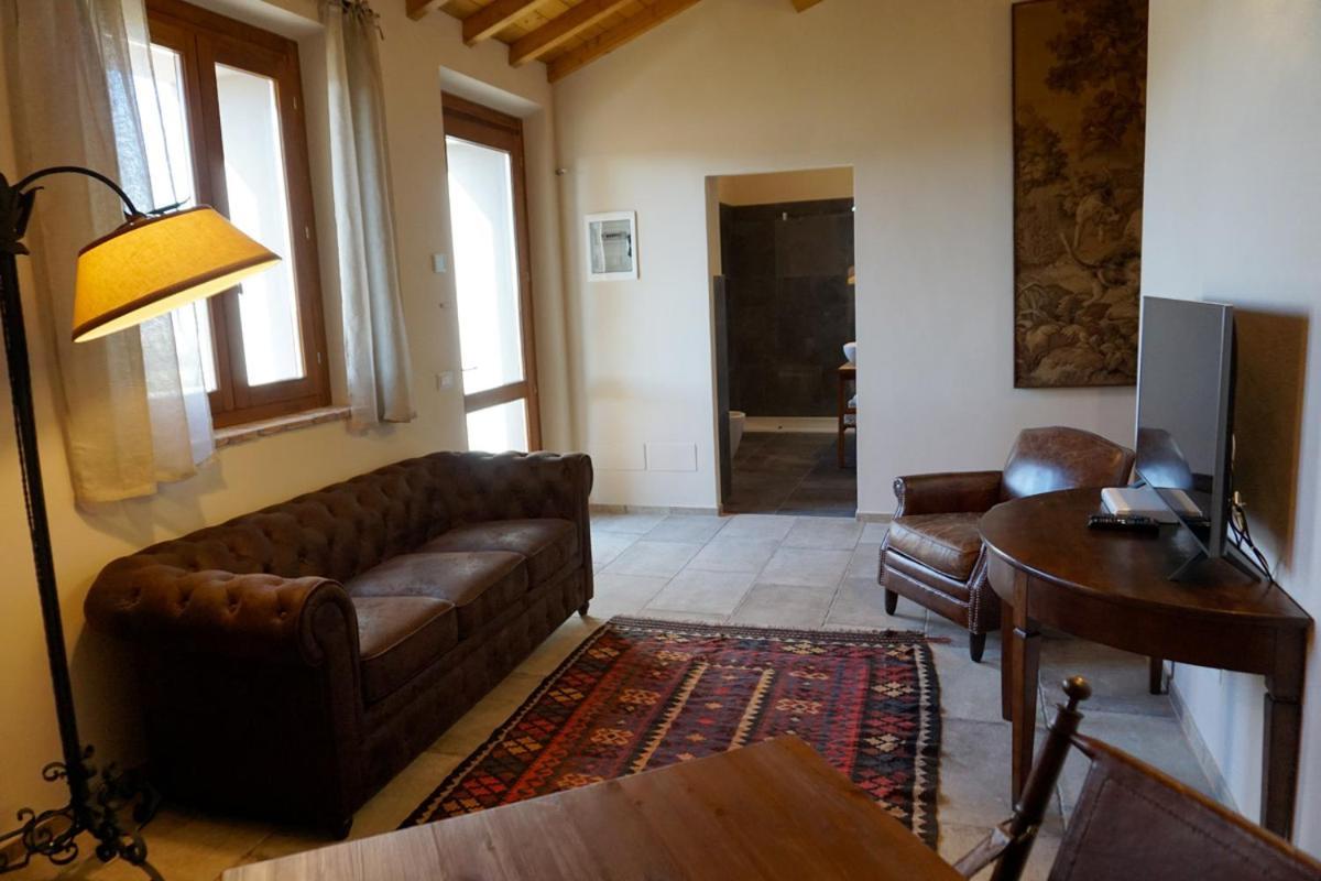 Agriturismo Cheloni Guasticce 外观 照片